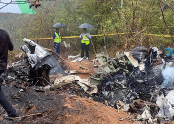 Turist Uçağı Kenya’da Düştü, 11 Ölü!