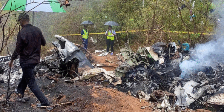 Turist Uçağı Kenya’da Düştü, 11 Ölü!