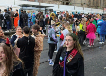 Almanya Karnavalı Köln’de Görkemli Başladı!