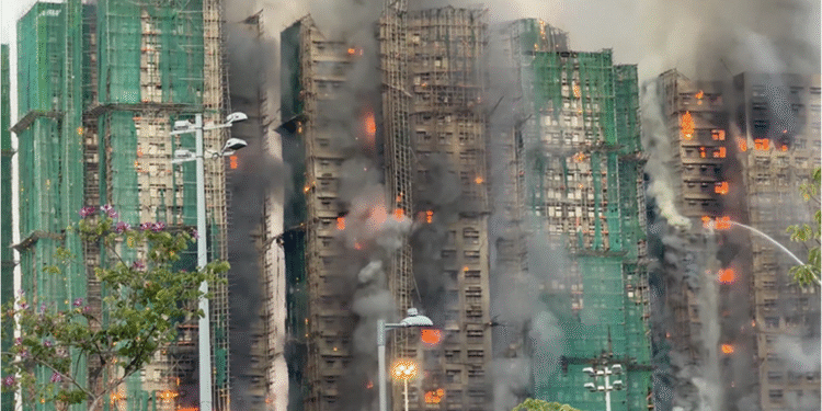 Hong Kong’un Tai Po Bölgesindeki Sitede Yangın Faciası!