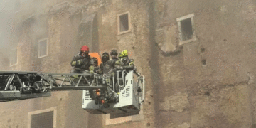 Roma’daki 800 Yıllık Torre dei Conti Kulesi Kısmen Çöktü!