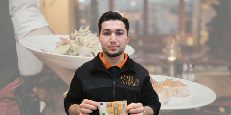 Kayseri’de Dürüstlük Dersi: Yanlış Bırakılan 50 Euro Bahşiş Geri Gönderildi