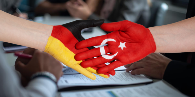 Almanya’dan Türkiye’ye Kesin Dönüş Yapanlar Dikkat: “Vergi İadesi” Değil, Emeklilik Primi İadesi Gündemde