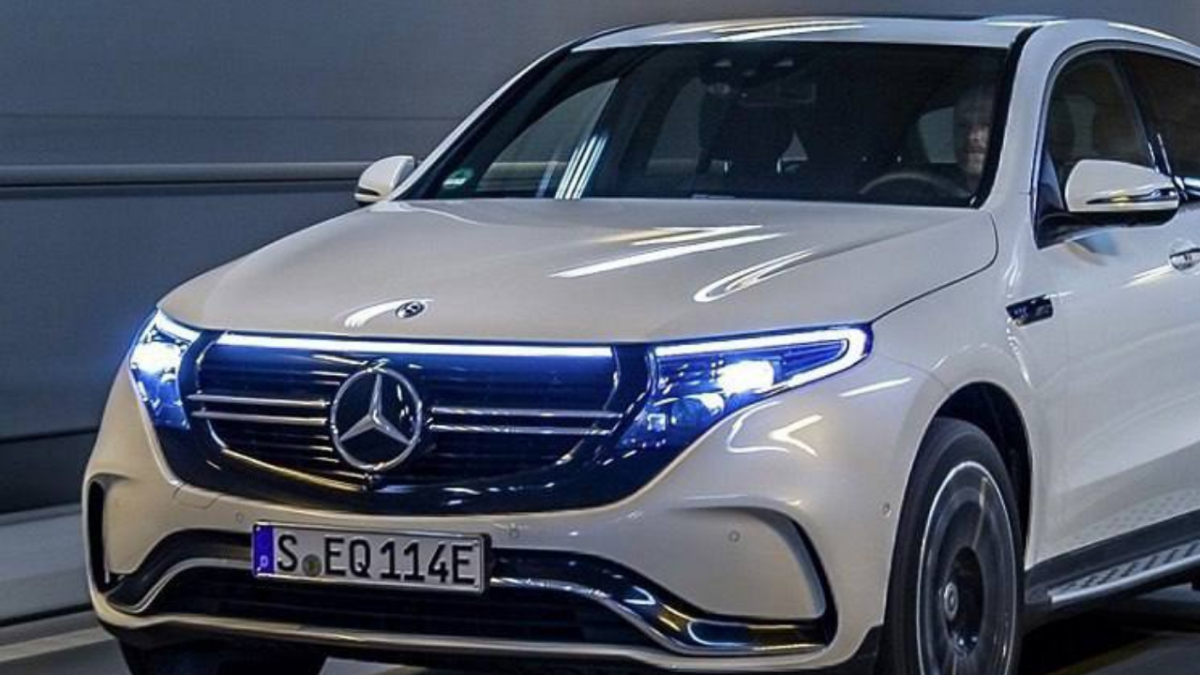 Mercedes, Yazılım Sorunu Nedeniyle Yaklaşık 15.000 Elektrikli Otomobili Geri Çağırıyor